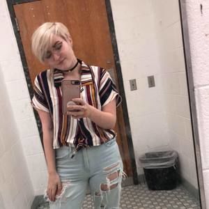 Meet your Posher, Chloe